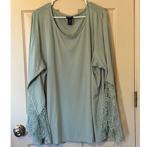 Minty Flowey Lacey sleeved shirt. *PLUS SIZE*